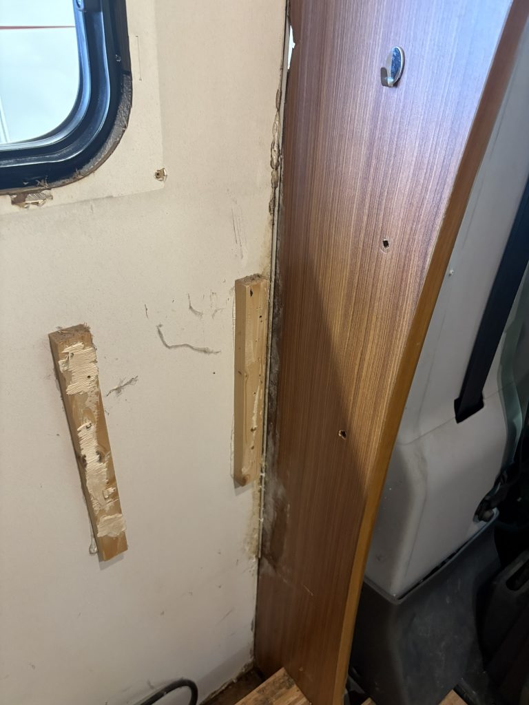Professionelle Wasserschaden-Reparatur an einem Wohnmobil bei Campers´ Checkpoint.